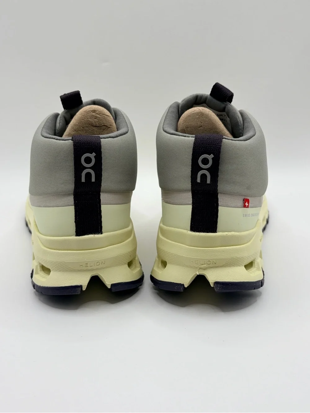 On Running Cloudhero Mid-Top Trail Shoes - Silver Seedling 3.5Y/5W